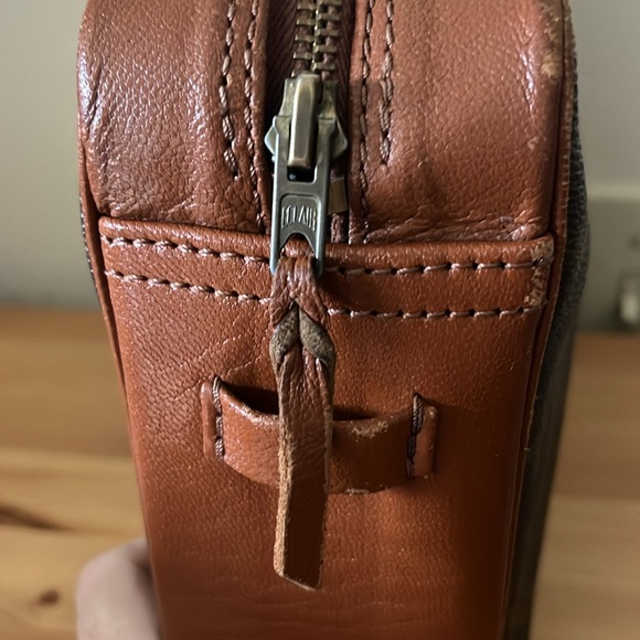 Vintage Louis Vuitton rectangular crossbody, strap missing, zipper separation - Picture 4 of 15